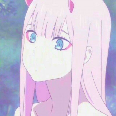小孩大哭猫咪边哄边擦眼泪